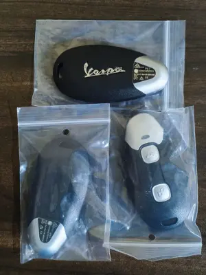 Paket Kunci Hilang Total: Remote Keyless Vespa Matic Sprint, Primavera, GTS + Program (2 Kunci)